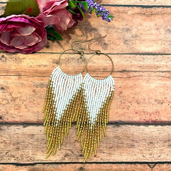 White and gold Long beaded earring - Picture 1 of 5